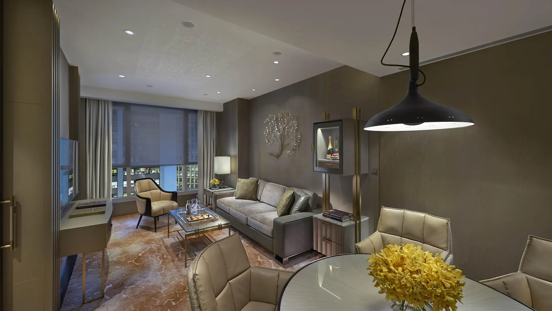 The Landmark Mandarin Oriental Hong Kong Hotel