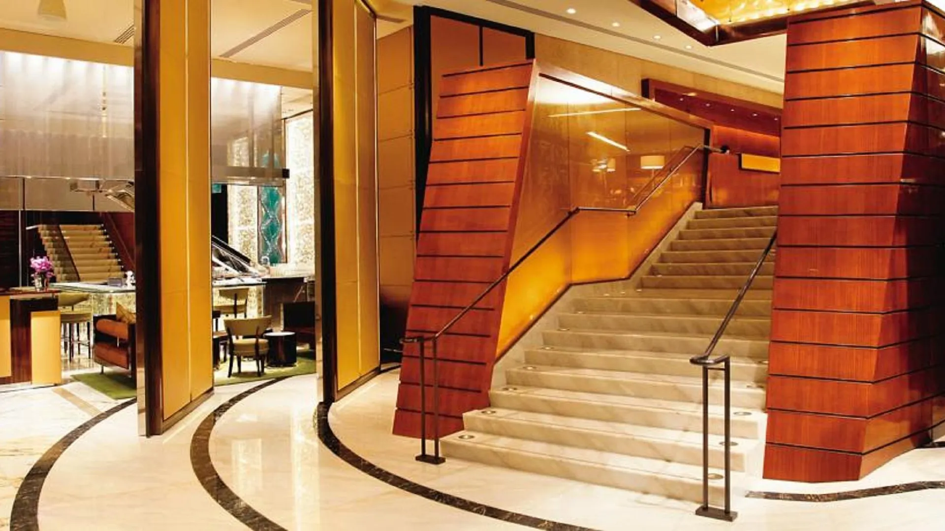 The Landmark Mandarin Oriental Hong Kong 5*,  China